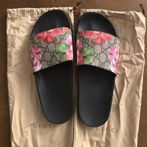 Gucci GG Blooms Supreme Floral Slide Slip On Rubber Sandals Flats EU 41
